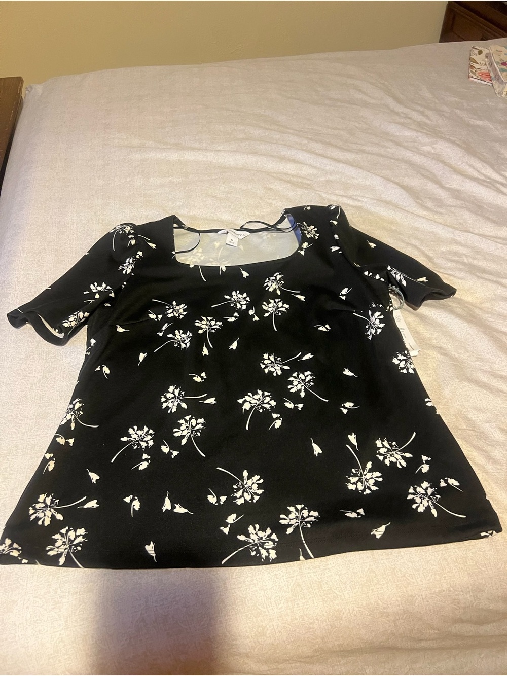 Liz Claiborne Black Floral Scoop-Neck Short Sleeve Top